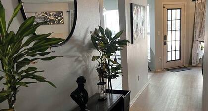 Charming master bedroom in a fully furnished 4 bedroom rental house in Niceville