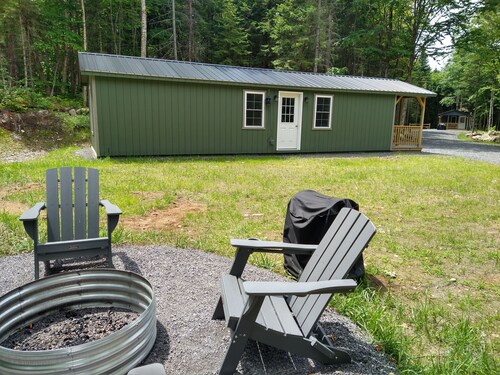 ADK Getaway "The Beech House"-New 1 Bedroom Cottage 1 mile from Adirondack Park