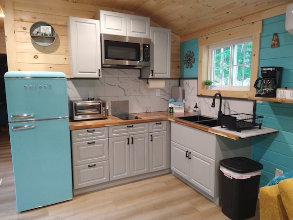 Fridge, microwave, stovetop, coffee/tea maker