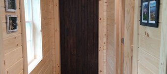 ADK Getaway "The Beech House"-New 1 Bedroom Cottage 1 mile from Adirondack Park