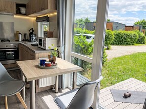 Fridge, microwave, oven, toaster