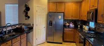 4-bedroom house in brilliant Tucson with WiFi, AC