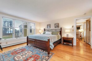 3 bedrooms, desk, iron/ironing board, free WiFi