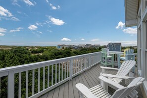 Property grounds - Patriot's Place - Corolla, Ocean Sands, 180 Yds to Beach, Pool, Hot Tub, Pool Table, Pets OK (Corolla)