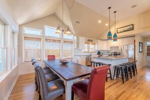 Dining - Patriot's Place - Corolla, Ocean Sands, 180 Yds to Beach, Pool, Hot Tub, Pool Table, Pets OK (Corolla)