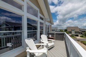 Property grounds - Patriot's Place - Corolla, Ocean Sands, 180 Yds to Beach, Pool, Hot Tub, Pool Table, Pets OK (Corolla)
