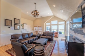 TV - Patriot's Place - Corolla, Ocean Sands, 180 Yds to Beach, Pool, Hot Tub, Pool Table, Pets OK (Corolla)