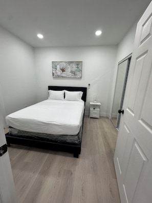 1 bedroom, desk, iron/ironing board, free WiFi - 5 minutes from Bush Garden and USF! Apartment for 2 people, cozy. (Tampa)
