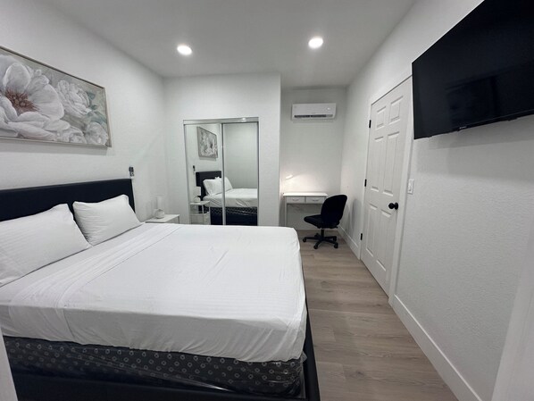 1 chambre, bureau, fer et planche à repasser, accès au Wi-Fi (inclus)