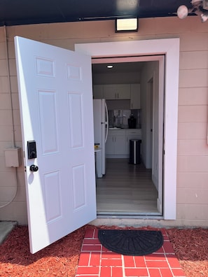 Exterior detail - 5 minutes from Bush Garden and USF! Apartment for 2 people, cozy. (Tampa)