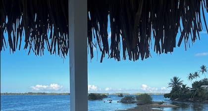 Villa PAORIE au bord de mer Ă Bora Bora
Maison et jardin avec ponton privé.