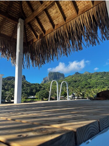 Villa PAORIE by the sea in Bora Bora House and garden with private pontoon.