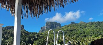 Villa PAORIE by the sea in Bora Bora House and garden with private pontoon.