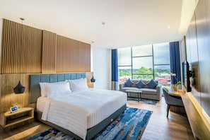 Deluxe Premier Room | In-room safe, desk, free WiFi, bed sheets