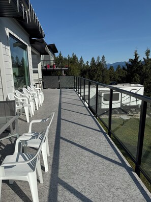 Property grounds - Oceanview short term rental at lookout Avenue. (Sechelt)