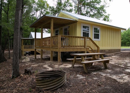 Exterior. Comfy cabin located in Andalusia, AL