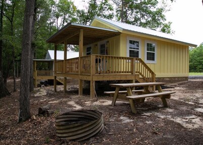 Comfy cabin located in Andalusia, AL