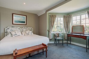 6 bedrooms, iron/ironing board, travel crib, WiFi