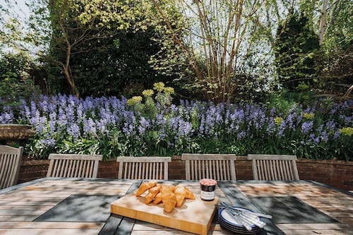 Sleeps 12-14 - Dog Friendly - Parking - Cowes