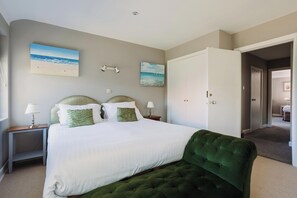 6 habitaciones, tabla de planchar con plancha, cuna de viaje y wifi 