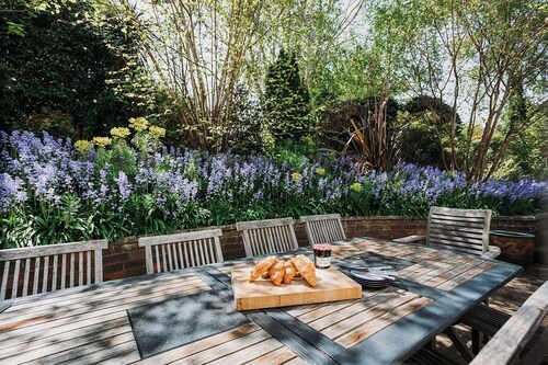 Sleeps 12-14 - Dog Friendly - Parking - Cowes