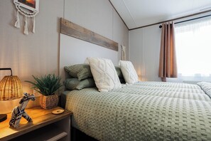 2 bedrooms, iron/ironing board, travel cot, WiFi