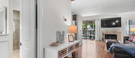 Télévision, cheminée