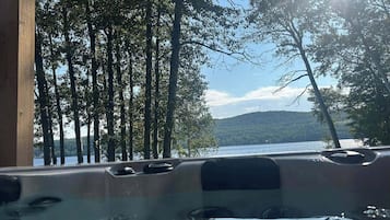 Tina de hidromasaje al aire libre