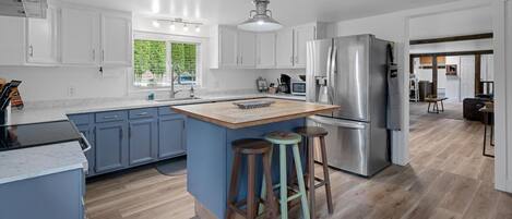 Refrigerador, microondas, horno, placa de cocina