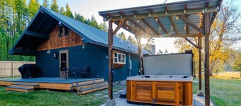 The Skyles Lake Escape- A cozy mountain retreat!