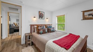 3 bedrooms, desk, iron/ironing board, free WiFi - The Skyles Lake Escape- A cozy mountain retreat! (Whitefish)