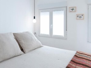 2 habitaciones, tabla de planchar con plancha, internet y ropa de cama 