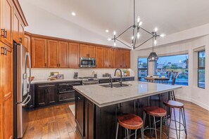 Refrigerador, microondas, horno, placa de cocina