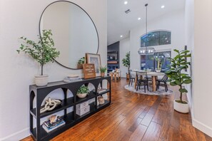 Interior - Val Vista Lakefront Gem, Game Room, Htd Pool, Patio TV, Fire Pit, Kayaks, Bikes (Gilbert)