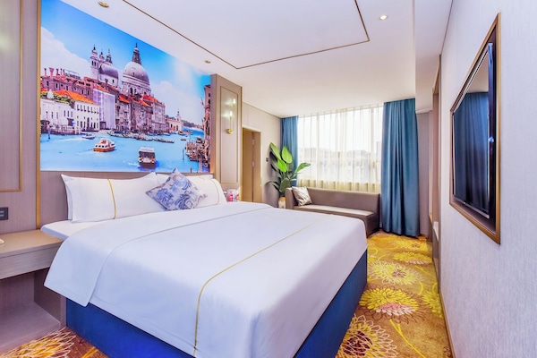 Superior Suite, City View | View from room