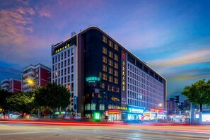 Exterior - Calvin International Hotel Guangzhou Sanyuanli Metro Station Branch (Guangzhou)