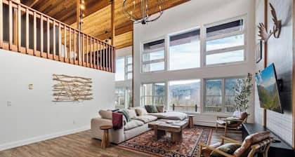 Pickering Lodge - Mtn View, Game Room, Hot Tub