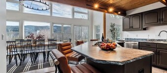 White Mtn Lux Retreat - Hot Tub, Sauna & Game Room