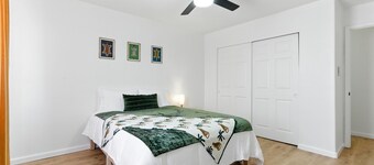 Luxury 4 Bedroom Private Home with Poolside Retreat