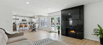 Luxury 4 Bedroom Private Home with Poolside Retreat