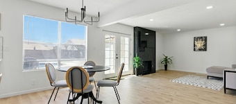 Luxury 4 Bedroom Private Home with Poolside Retreat