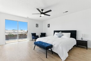 4 عدّة غرف نوم وواي فاي مجانًا وملاءات أسرّة