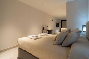 Iron/ironing board, travel cot, free WiFi, bed sheets