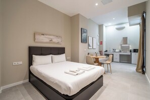 Iron/ironing board, travel cot, free WiFi, bed sheets