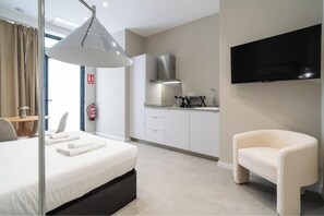 Een strijkplank/strijkijzer, reisbedje, gratis wifi, beddengoed