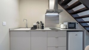 コーヒー / ティーメーカー、冷蔵庫、電子レンジ、トースター