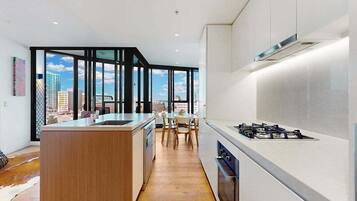 Fridge, microwave, oven, stovetop