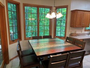 Dining - Spacious 4-bedroom house in beautiful Bellaire with Hot Tub, Pool Table (Bellaire)
