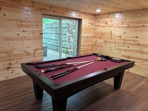 Games room - Spacious 4-bedroom house in beautiful Bellaire with Hot Tub, Pool Table (Bellaire)