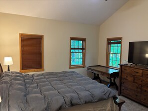 4 bedrooms, desk, iron/ironing board, WiFi - Spacious 4-bedroom house in beautiful Bellaire with Hot Tub, Pool Table (Bellaire)